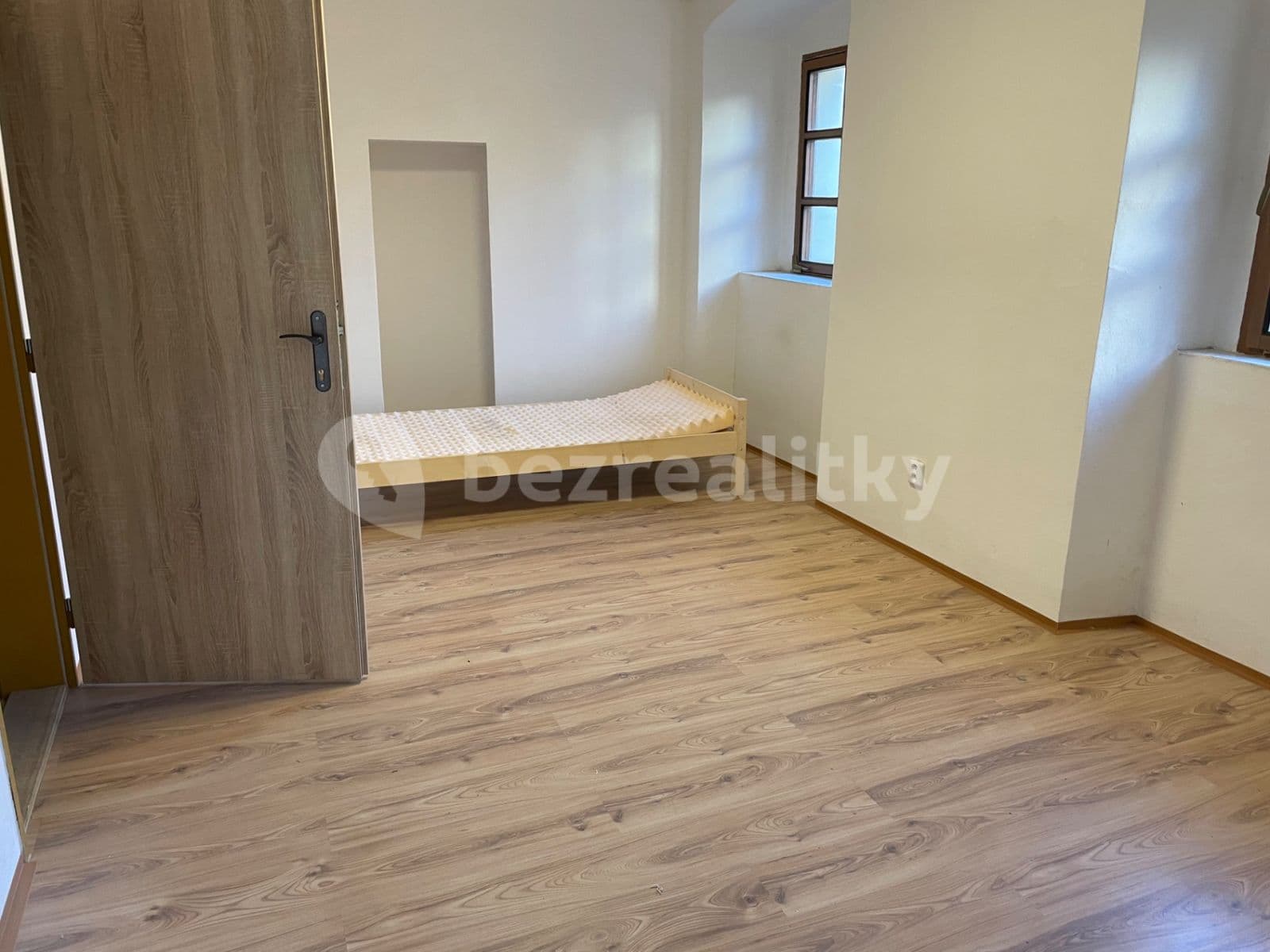 Pronájem bytu 2+kk 41 m², Sušilovo náměstí, Rousínov, Jihomoravský kraj Pronájem bytu 2+kk 41 m², Sušilovo náměstí, Rousínov, Jihomoravský kraj