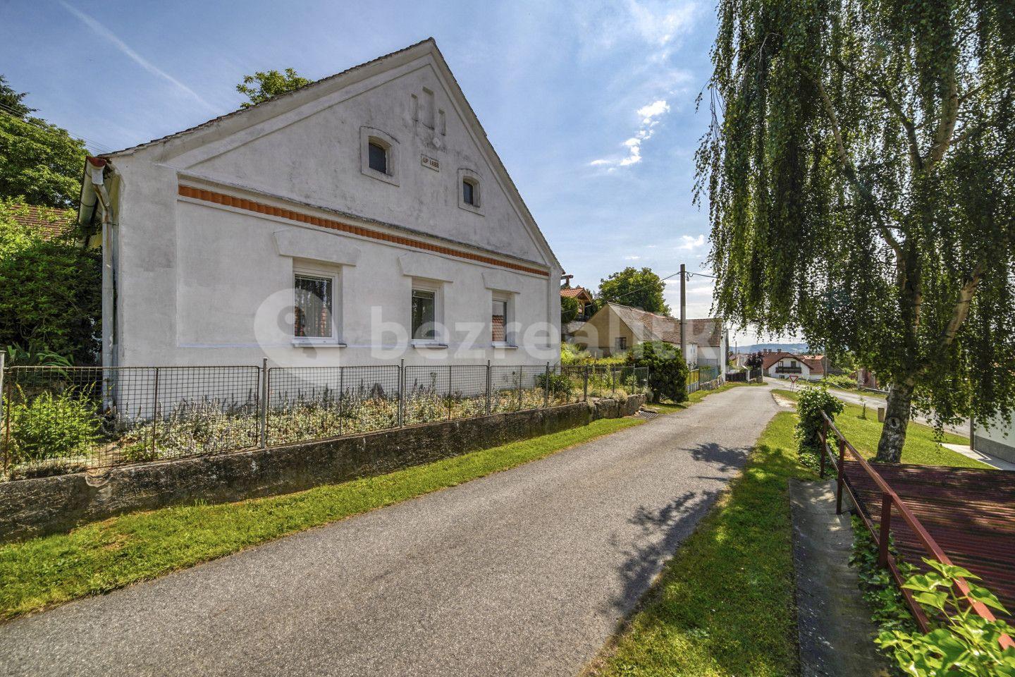 Prodej domu 180 m², pozemek 626 m², Břežany, Plzeňský kraj
