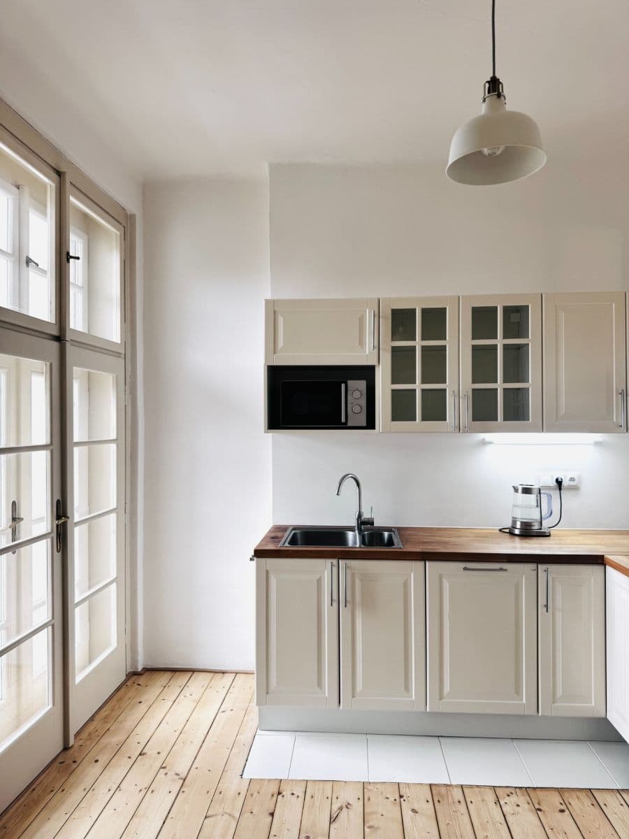 Pronájem bytu 2+1 76 m², Ruská, Praha, Praha Pronájem bytu 2+1 76 m², Ruská, Praha, Praha