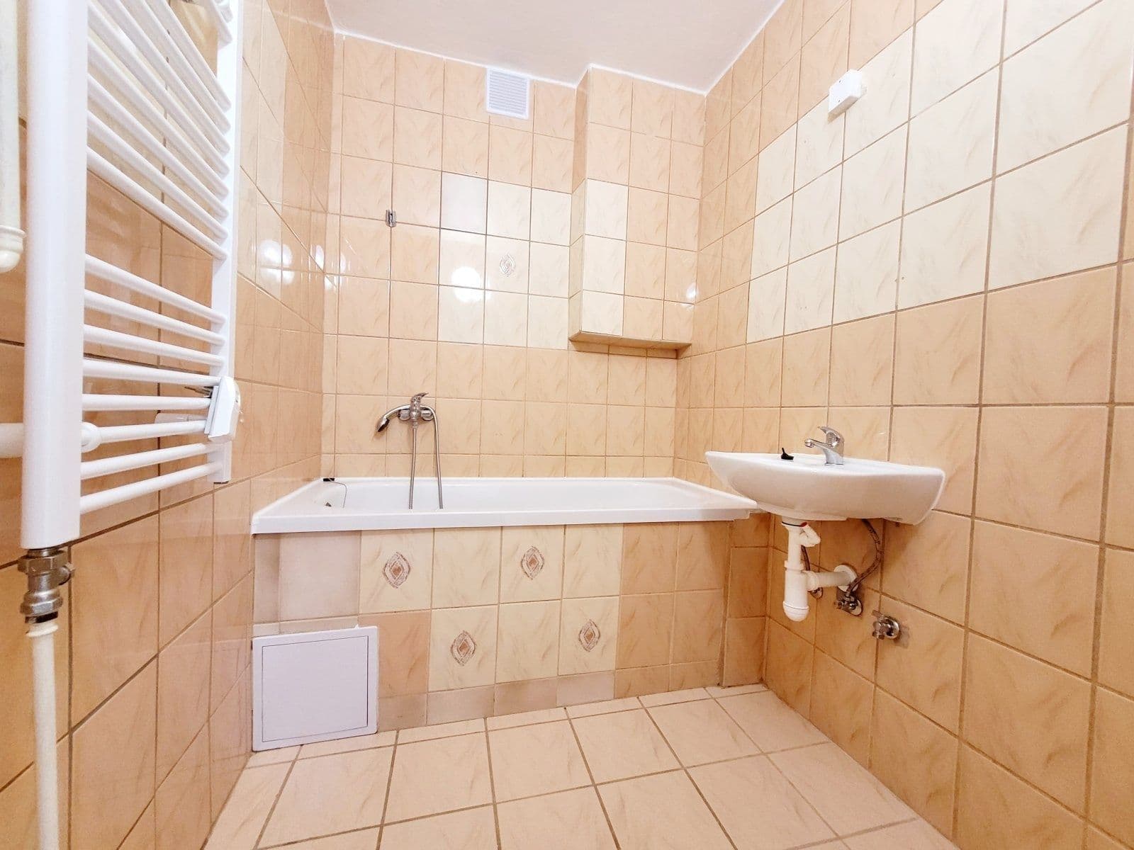 Pronájem bytu 3+kk 78 m², Hlavní třída, Havířov, Moravskoslezský kraj Pronájem bytu 3+kk 78 m², Hlavní třída, Havířov, Moravskoslezský kraj