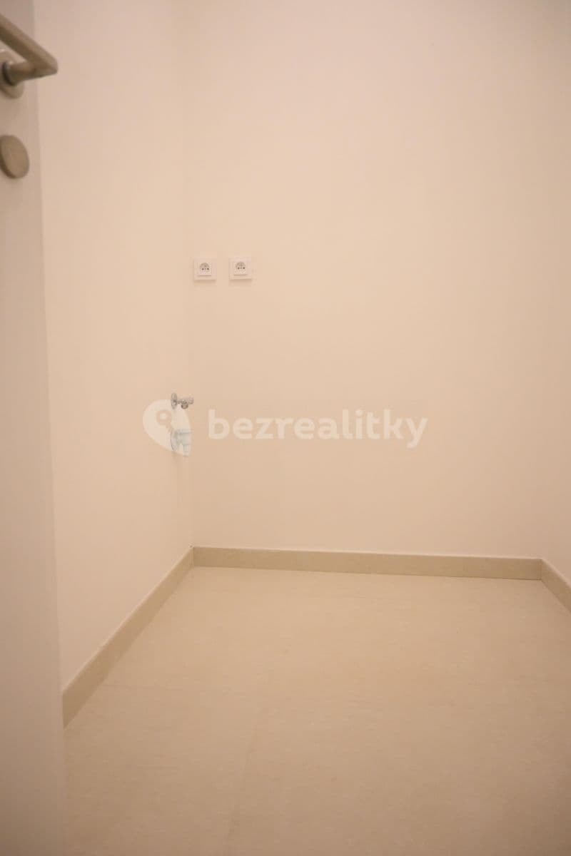 Pronájem bytu 2+1 85 m², Tolstého, Praha, Praha Pronájem bytu 2+1 85 m², Tolstého, Praha, Praha