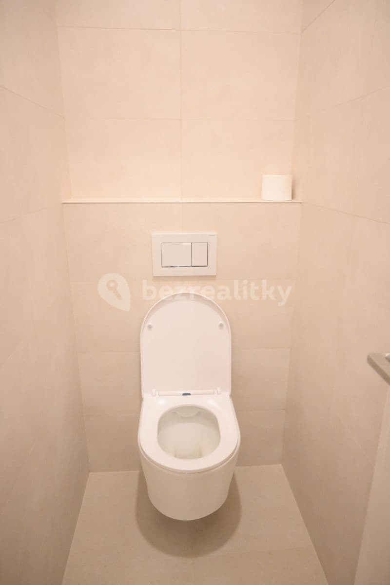 Pronájem bytu 2+1 85 m², Tolstého, Praha, Praha Pronájem bytu 2+1 85 m², Tolstého, Praha, Praha