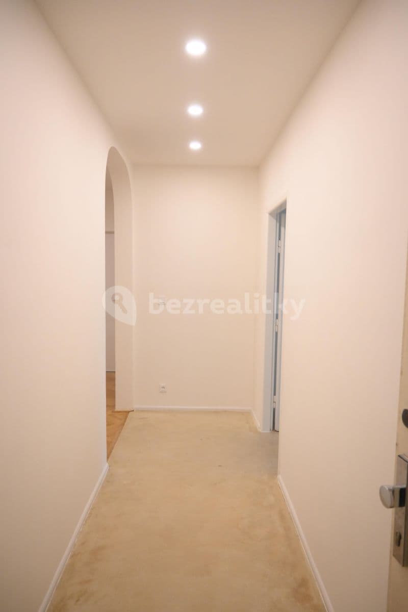 Pronájem bytu 2+1 85 m², Tolstého, Praha, Praha Pronájem bytu 2+1 85 m², Tolstého, Praha, Praha