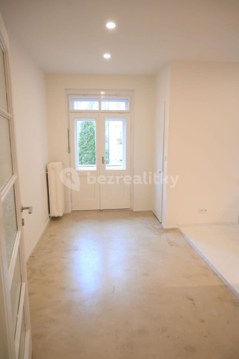 Pronájem bytu 2+1 85 m², Tolstého, Praha, Praha Pronájem bytu 2+1 85 m², Tolstého, Praha, Praha