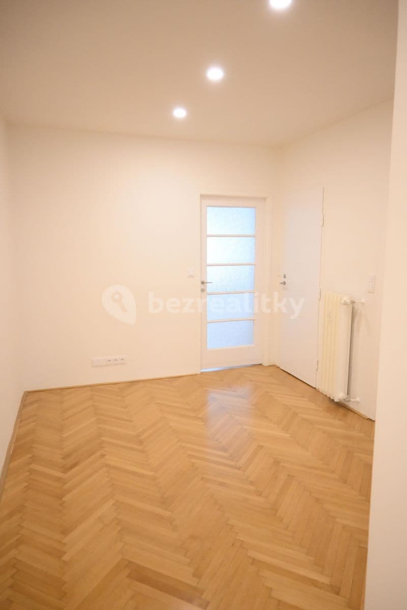Pronájem bytu 2+1 85 m², Tolstého, Praha, Praha Pronájem bytu 2+1 85 m², Tolstého, Praha, Praha