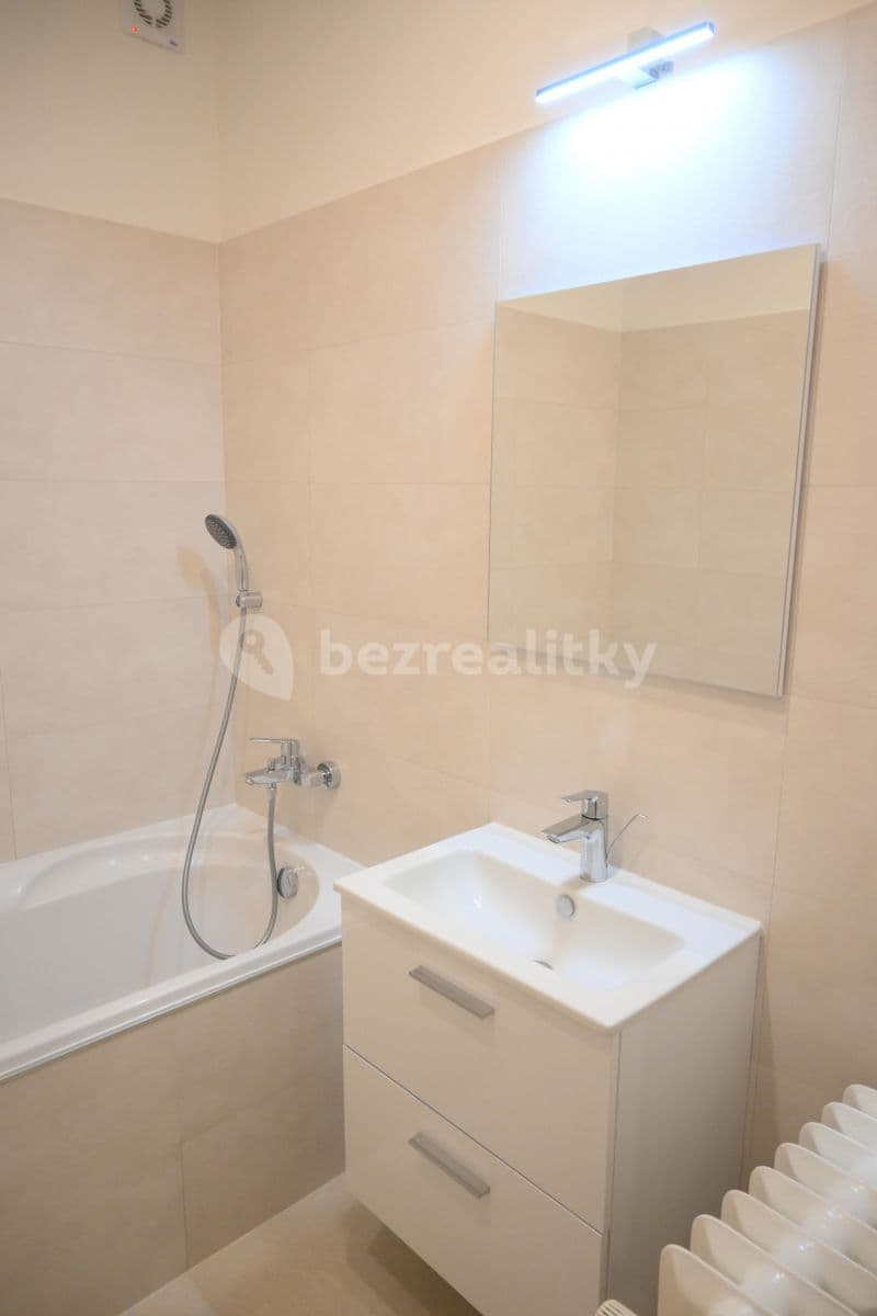 Pronájem bytu 2+1 85 m², Tolstého, Praha, Praha Pronájem bytu 2+1 85 m², Tolstého, Praha, Praha