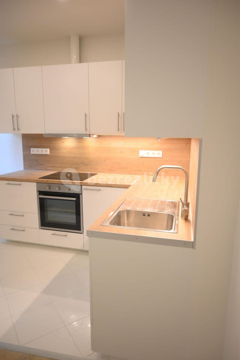 Pronájem bytu 2+1 85 m², Tolstého, Praha, Praha Pronájem bytu 2+1 85 m², Tolstého, Praha, Praha
