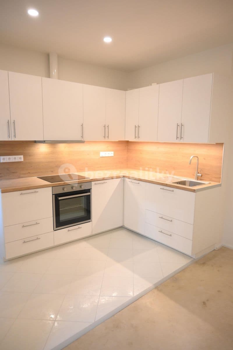 Pronájem bytu 2+1 85 m², Tolstého, Praha, Praha Pronájem bytu 2+1 85 m², Tolstého, Praha, Praha