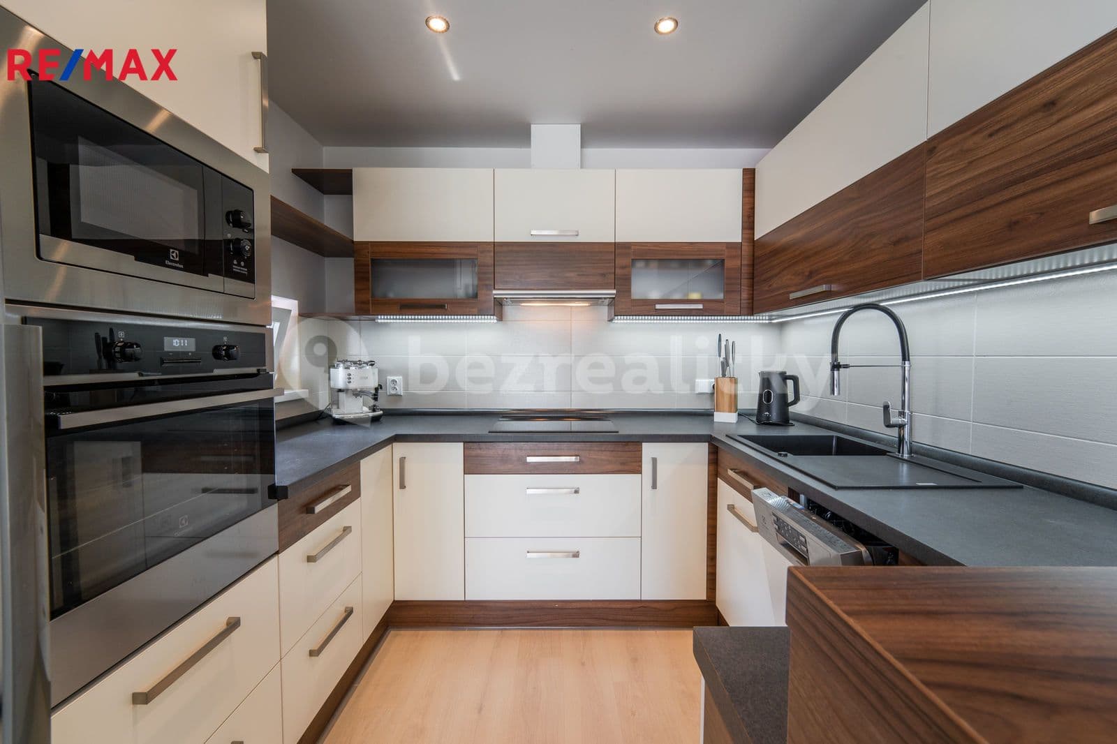 Pronájem bytu 2+kk 76 m², Na Návsi, Zbuzany, Středočeský kraj Pronájem bytu 2+kk 76 m², Na Návsi, Zbuzany, Středočeský kraj