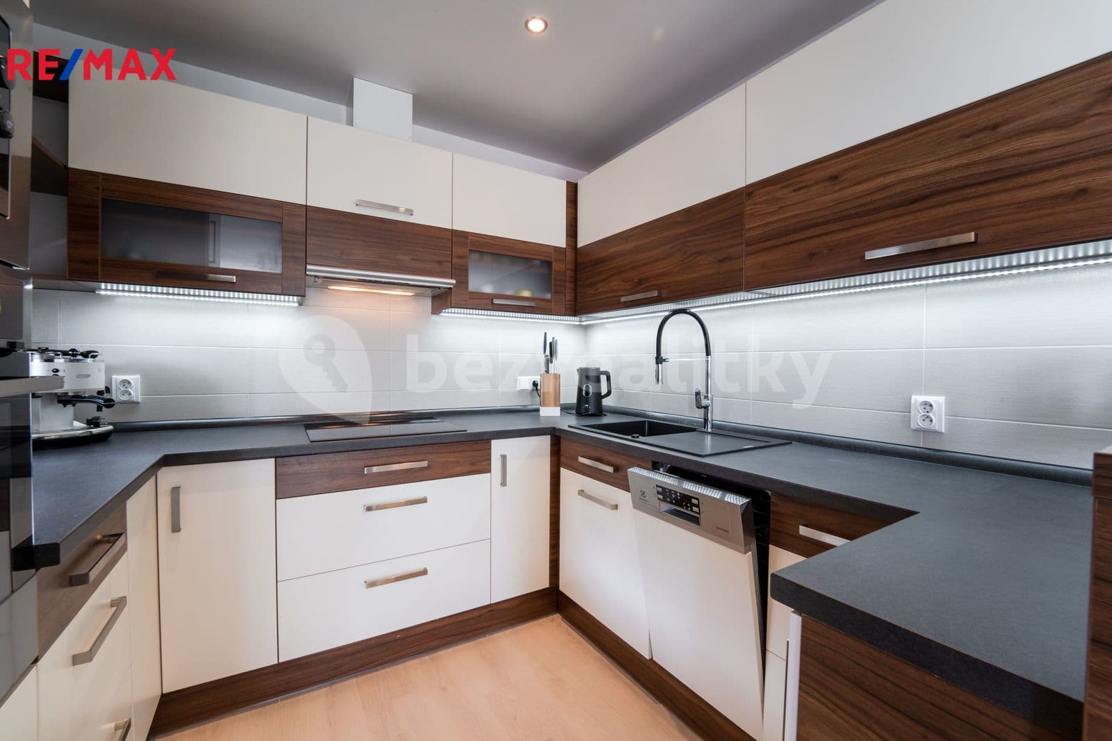 Pronájem bytu 2+kk 76 m², Na Návsi, Zbuzany, Středočeský kraj Pronájem bytu 2+kk 76 m², Na Návsi, Zbuzany, Středočeský kraj