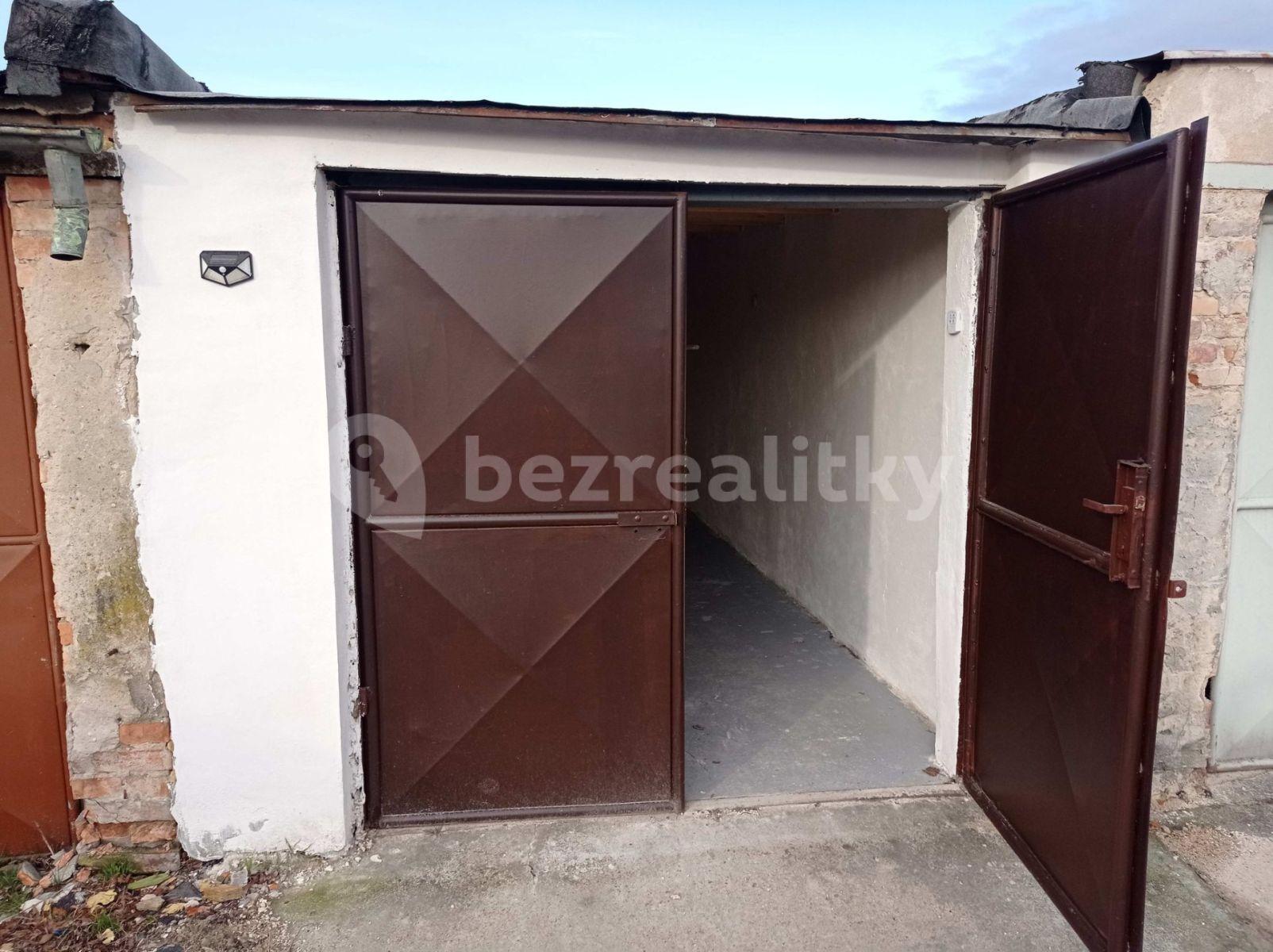 Prodej garáže • 18 m² bez realitky