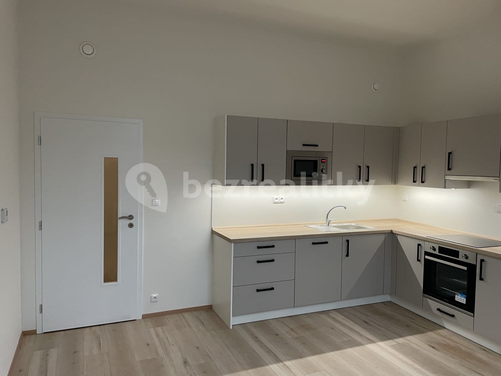 Pronájem bytu 2+kk 61 m², Chržínská, Velvary, Středočeský kraj Pronájem bytu 2+kk 61 m², Chržínská, Velvary, Středočeský kraj