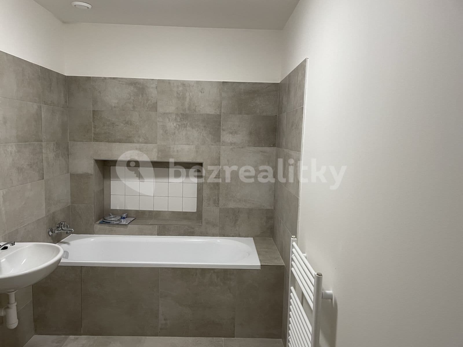 Pronájem bytu 2+kk 61 m², Chržínská, Velvary, Středočeský kraj Pronájem bytu 2+kk 61 m², Chržínská, Velvary, Středočeský kraj