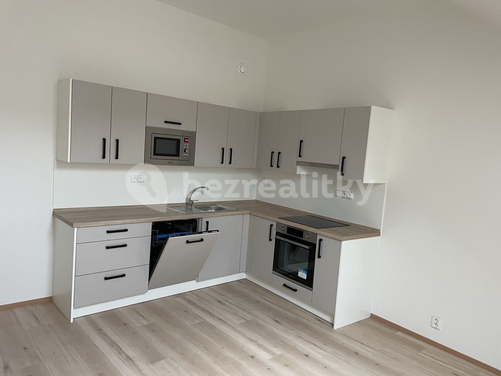 Pronájem bytu 2+kk 61 m², Chržínská, Velvary, Středočeský kraj Pronájem bytu 2+kk 61 m², Chržínská, Velvary, Středočeský kraj