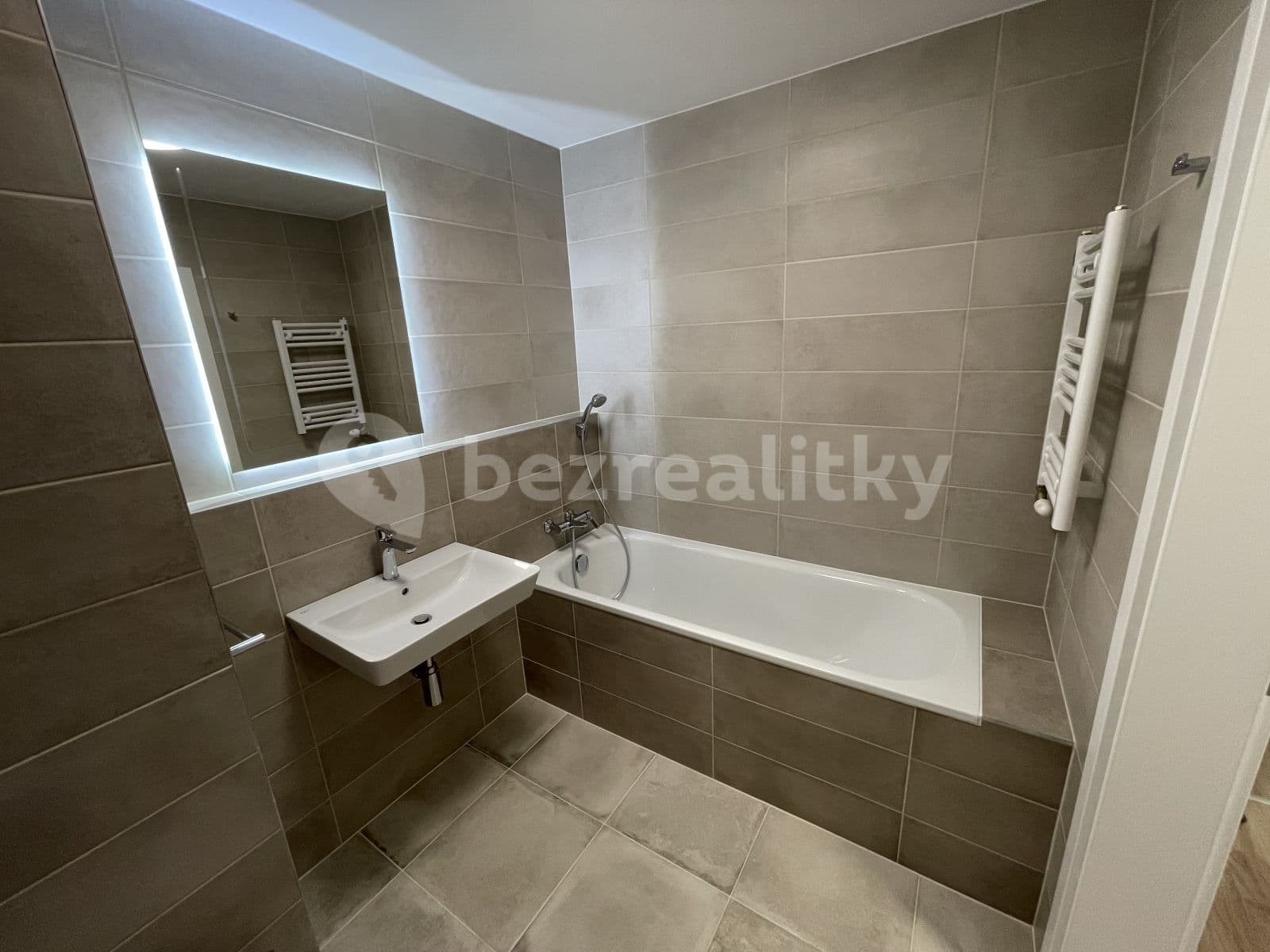 Pronájem bytu 2+1 45 m², Galvaniho, Ružinov, Bratislavský kraj Pronájem bytu 2+1 45 m², Galvaniho, Ružinov, Bratislavský kraj