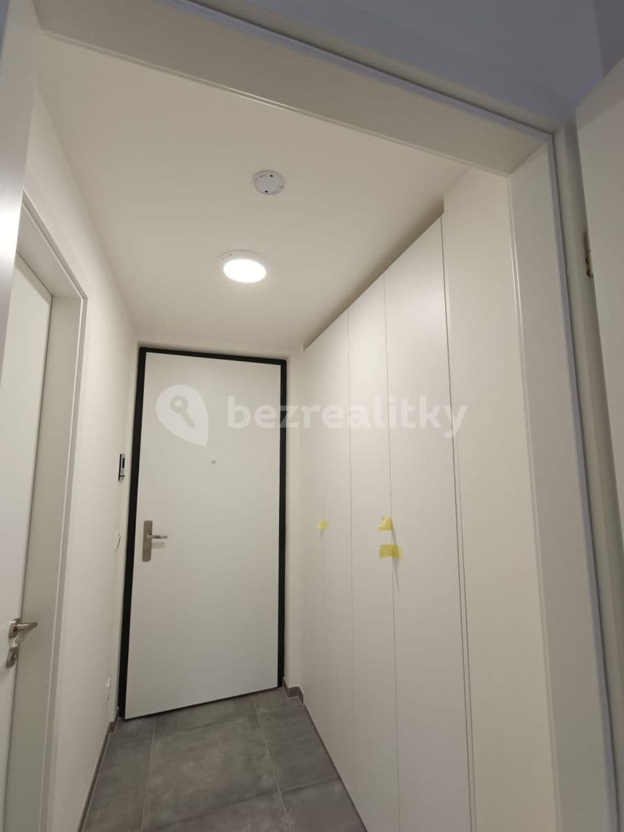 Pronájem bytu 1+kk 27 m², Mezi Vodami, Praha, Praha Pronájem bytu 1+kk 27 m², Mezi Vodami, Praha, Praha