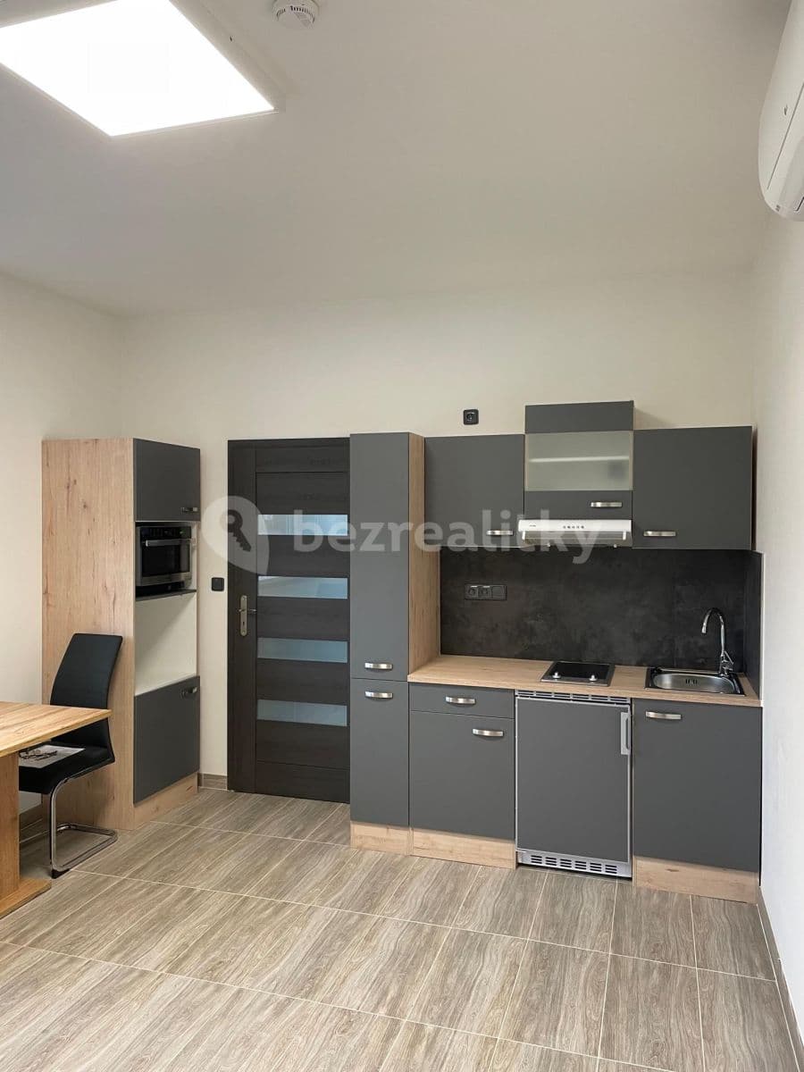 Pronájem bytu 1+kk 25 m², Podleská, Praha, Praha Pronájem bytu 1+kk 25 m², Podleská, Praha, Praha