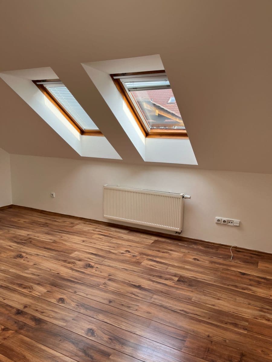 Pronájem bytu 3+1 120 m², Havlíčkovo nám., Kladno, Středočeský kraj Pronájem bytu 3+1 120 m², Havlíčkovo nám., Kladno, Středočeský kraj