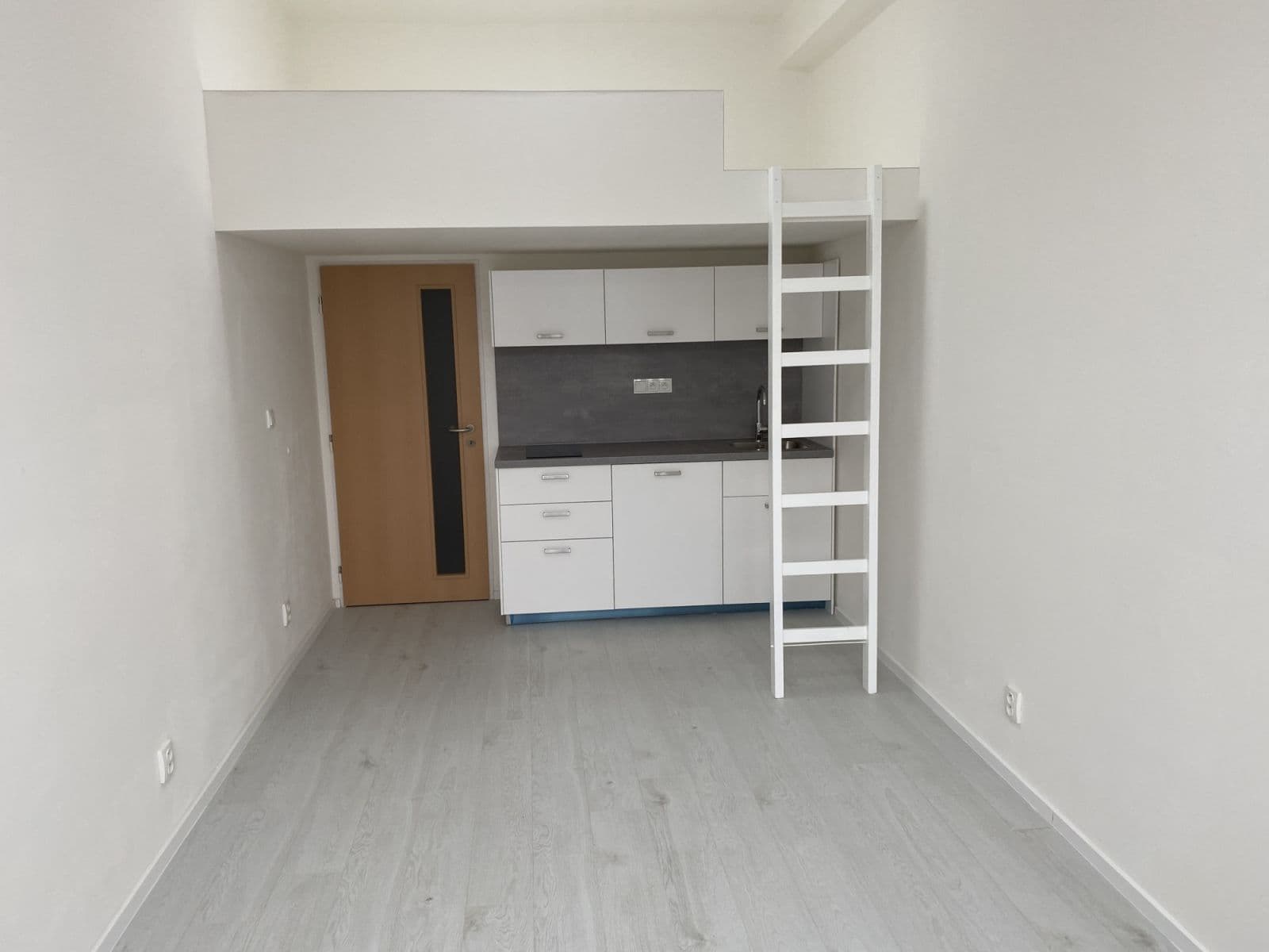 Pronájem bytu 1+kk 24 m², Hudcova, Brno, Jihomoravský kraj Pronájem bytu 1+kk 24 m², Hudcova, Brno, Jihomoravský kraj