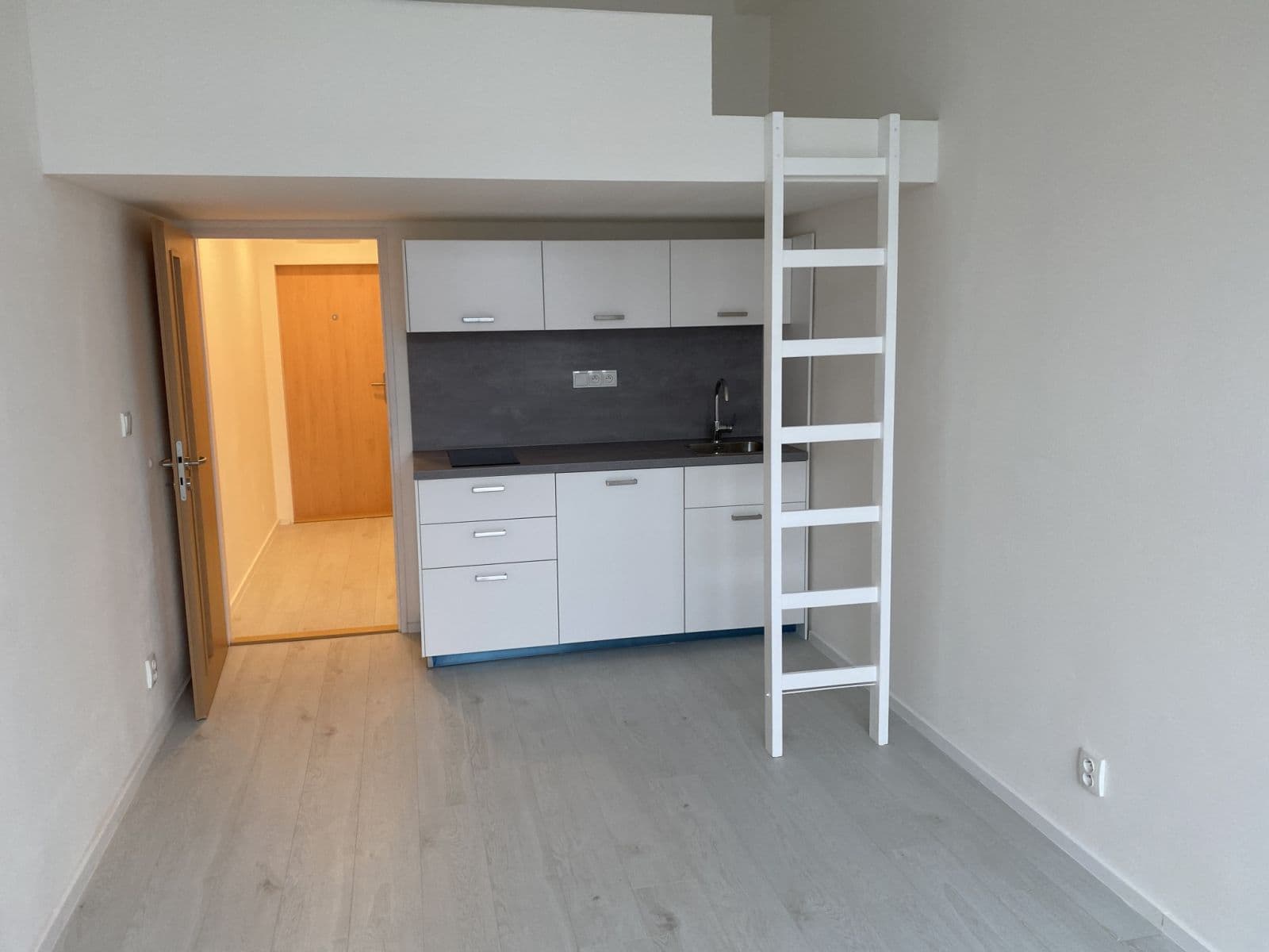 Pronájem bytu 1+kk 24 m², Hudcova, Brno, Jihomoravský kraj Pronájem bytu 1+kk 24 m², Hudcova, Brno, Jihomoravský kraj