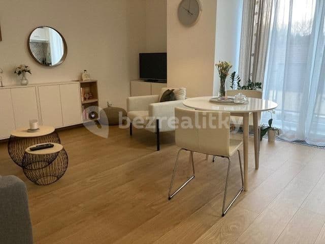 Pronájem bytu 1+kk 37 m², Mezilehlá, Praha, Praha Pronájem bytu 1+kk 37 m², Mezilehlá, Praha, Praha