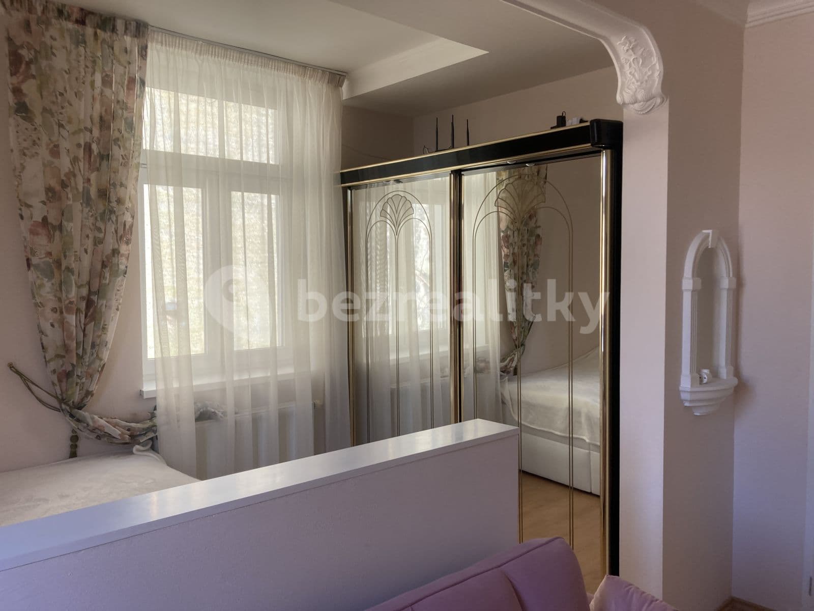 Pronájem bytu 2+1 56 m², Vřídelní, Karlovy Vary, Karlovarský kraj Pronájem bytu 2+1 56 m², Vřídelní, Karlovy Vary, Karlovarský kraj