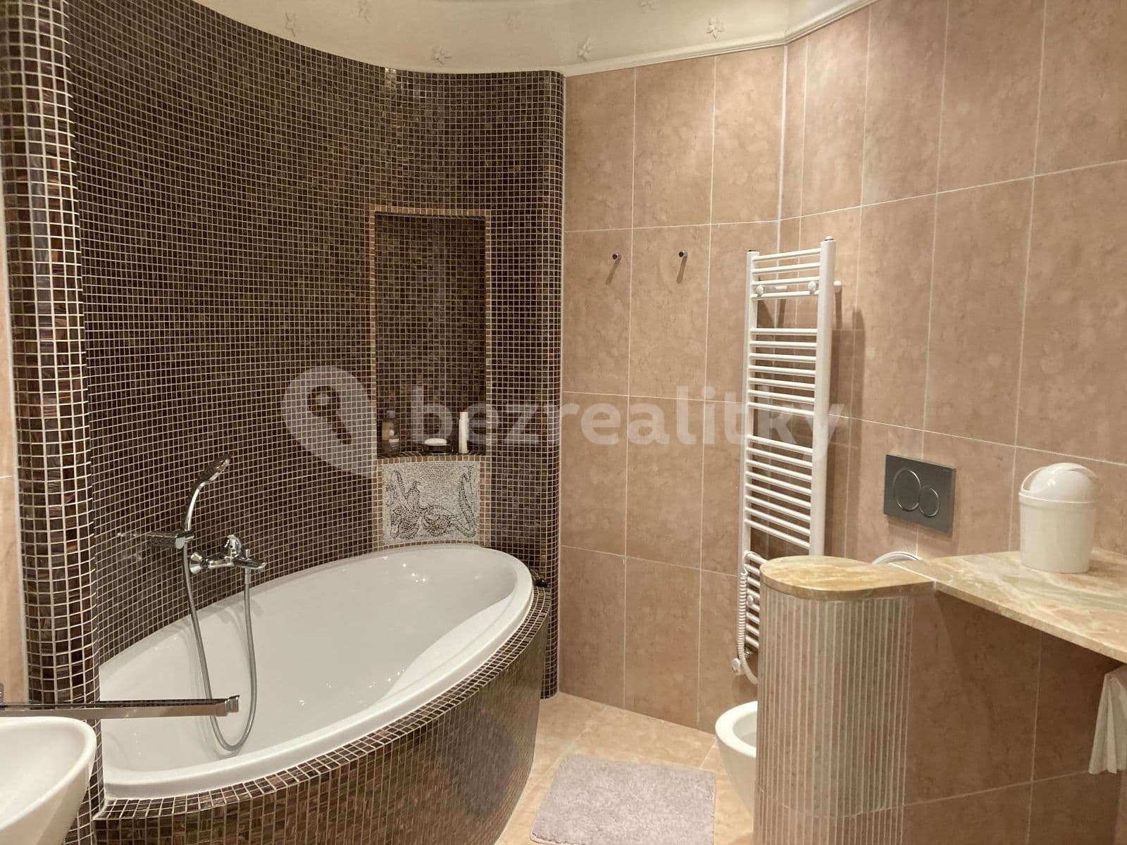 Pronájem bytu 2+1 56 m², Vřídelní, Karlovy Vary, Karlovarský kraj Pronájem bytu 2+1 56 m², Vřídelní, Karlovy Vary, Karlovarský kraj