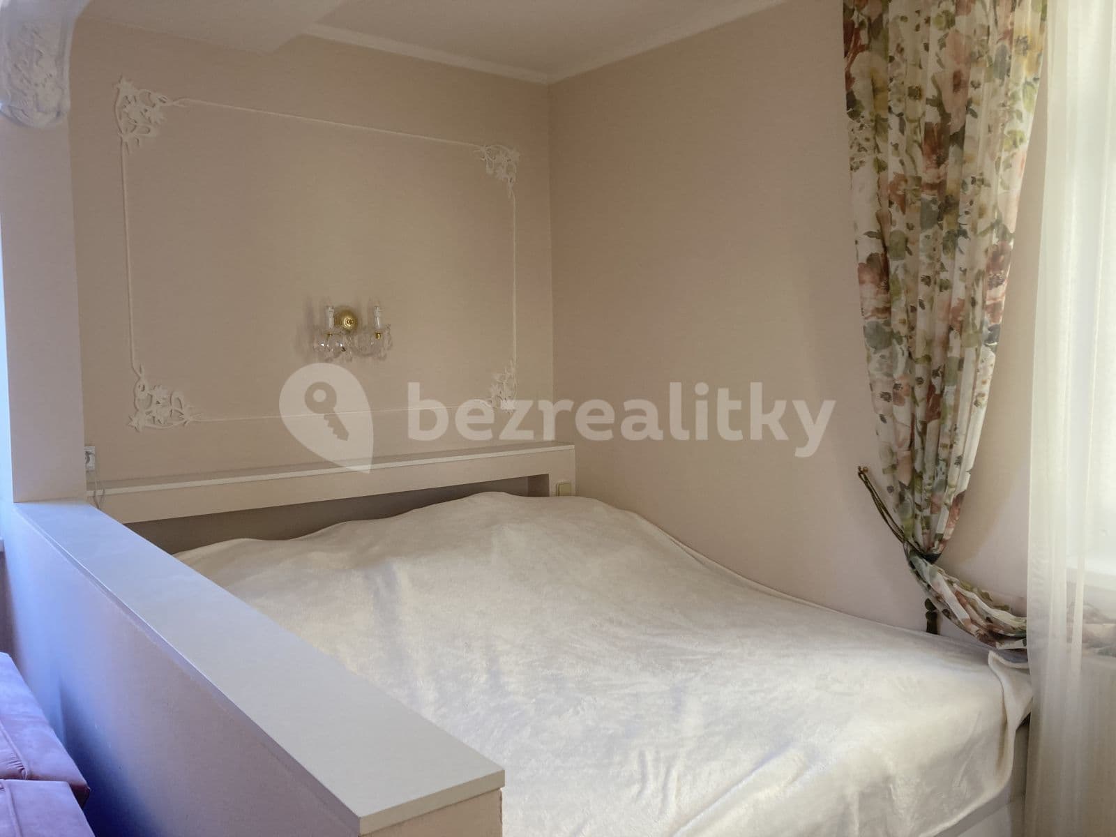 Pronájem bytu 2+1 56 m², Vřídelní, Karlovy Vary, Karlovarský kraj Pronájem bytu 2+1 56 m², Vřídelní, Karlovy Vary, Karlovarský kraj