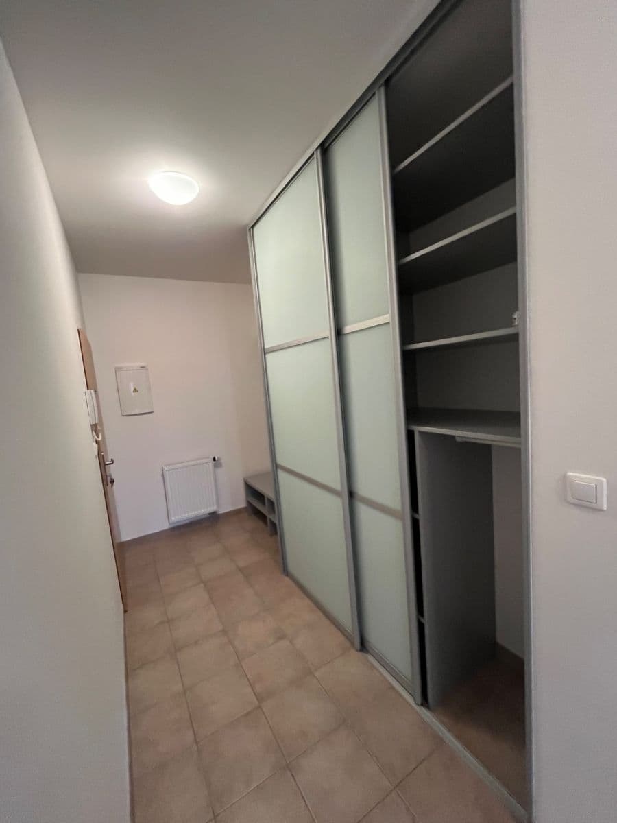 Pronájem bytu 2+kk 62 m², Podle Náhonu, Praha, Praha Pronájem bytu 2+kk 62 m², Podle Náhonu, Praha, Praha