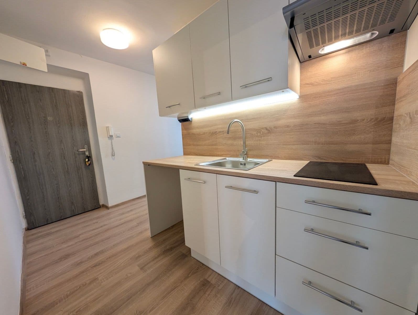 Pronájem bytu 1+kk 24 m², Na Nábřeží, Havířov, Moravskoslezský kraj Pronájem bytu 1+kk 24 m², Na Nábřeží, Havířov, Moravskoslezský kraj