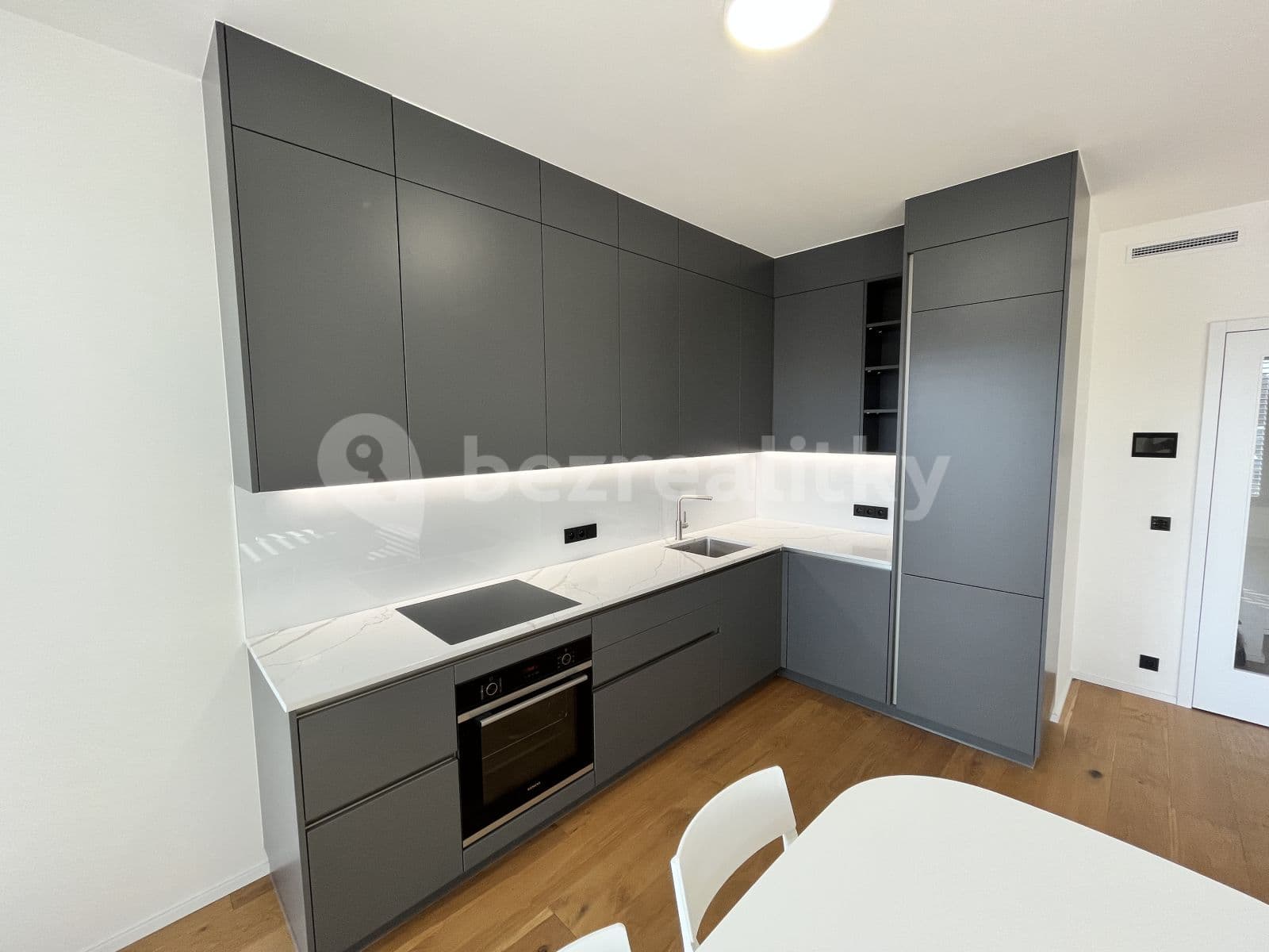 Pronájem bytu 3+kk 104 m², Grafická, Praha, Praha Pronájem bytu 3+kk 104 m², Grafická, Praha, Praha