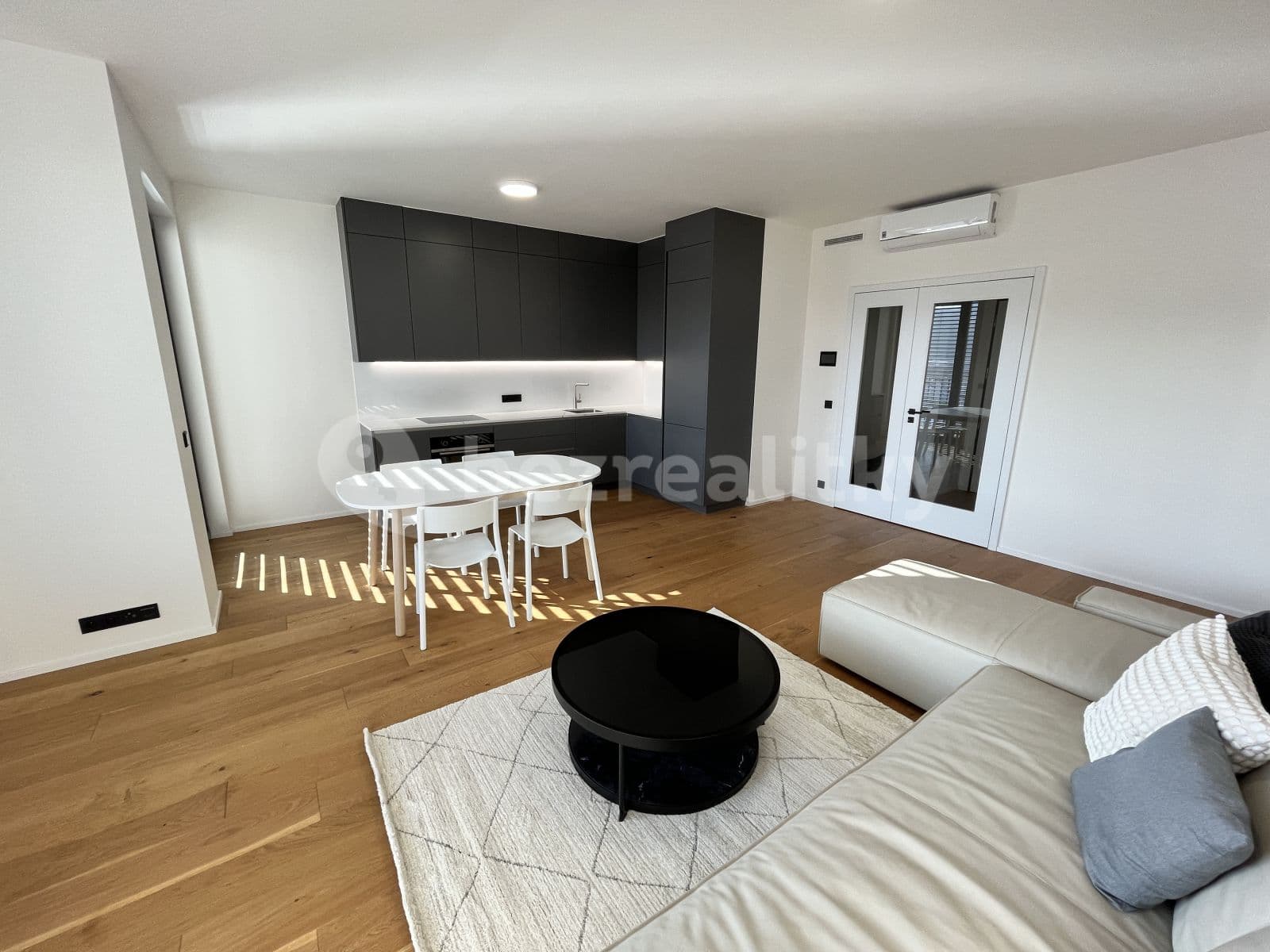 Pronájem bytu 3+kk 104 m², Grafická, Praha, Praha Pronájem bytu 3+kk 104 m², Grafická, Praha, Praha