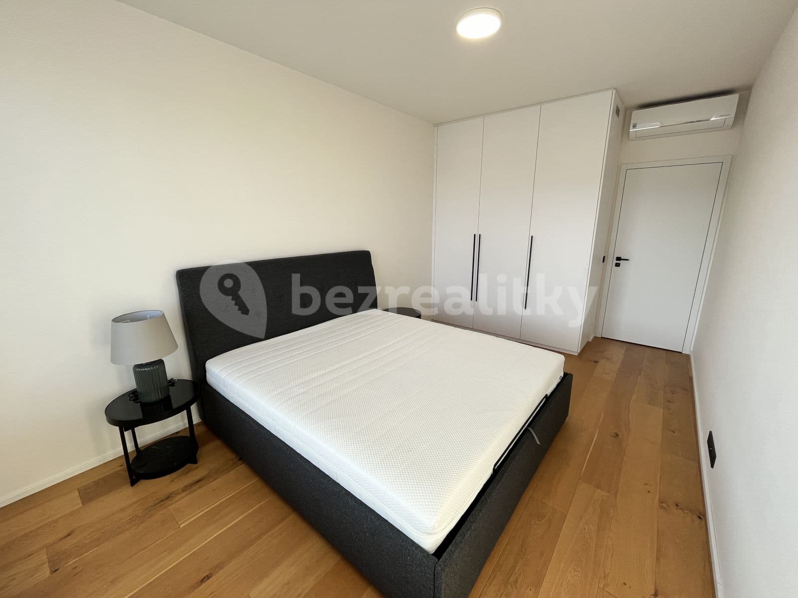 Pronájem bytu 3+kk 104 m², Grafická, Praha, Praha Pronájem bytu 3+kk 104 m², Grafická, Praha, Praha