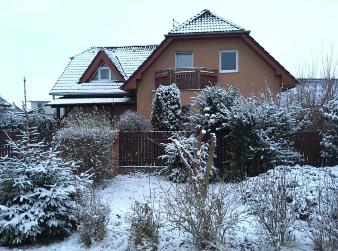 Pronájem domu 176 m², pozemek 476 m², Veleňská, Hovorčovice, Středočeský kraj Pronájem domu 176 m², pozemek 476 m², Veleňská, Hovorčovice, Středočeský kraj