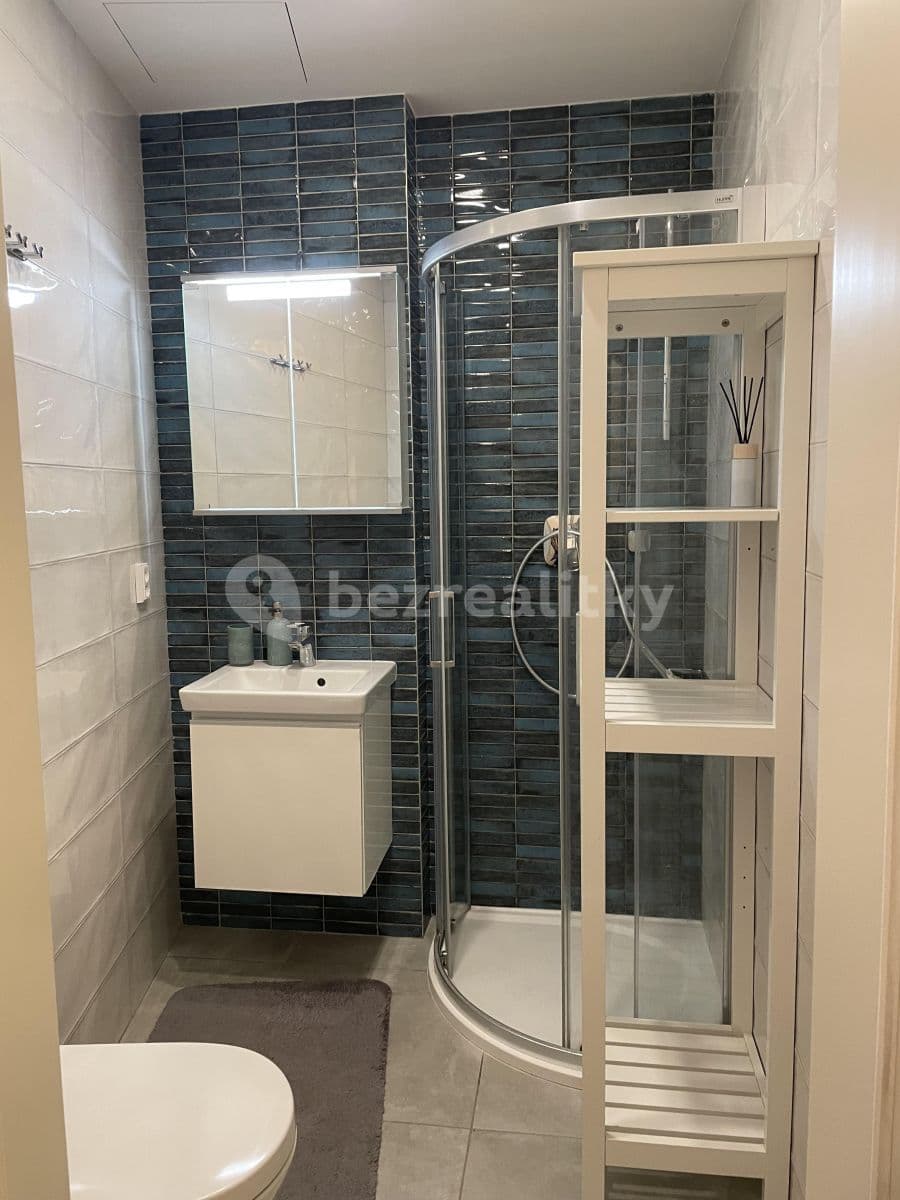 Pronájem bytu 2+kk 39 m², Černomořská, Praha, Praha Pronájem bytu 2+kk 39 m², Černomořská, Praha, Praha