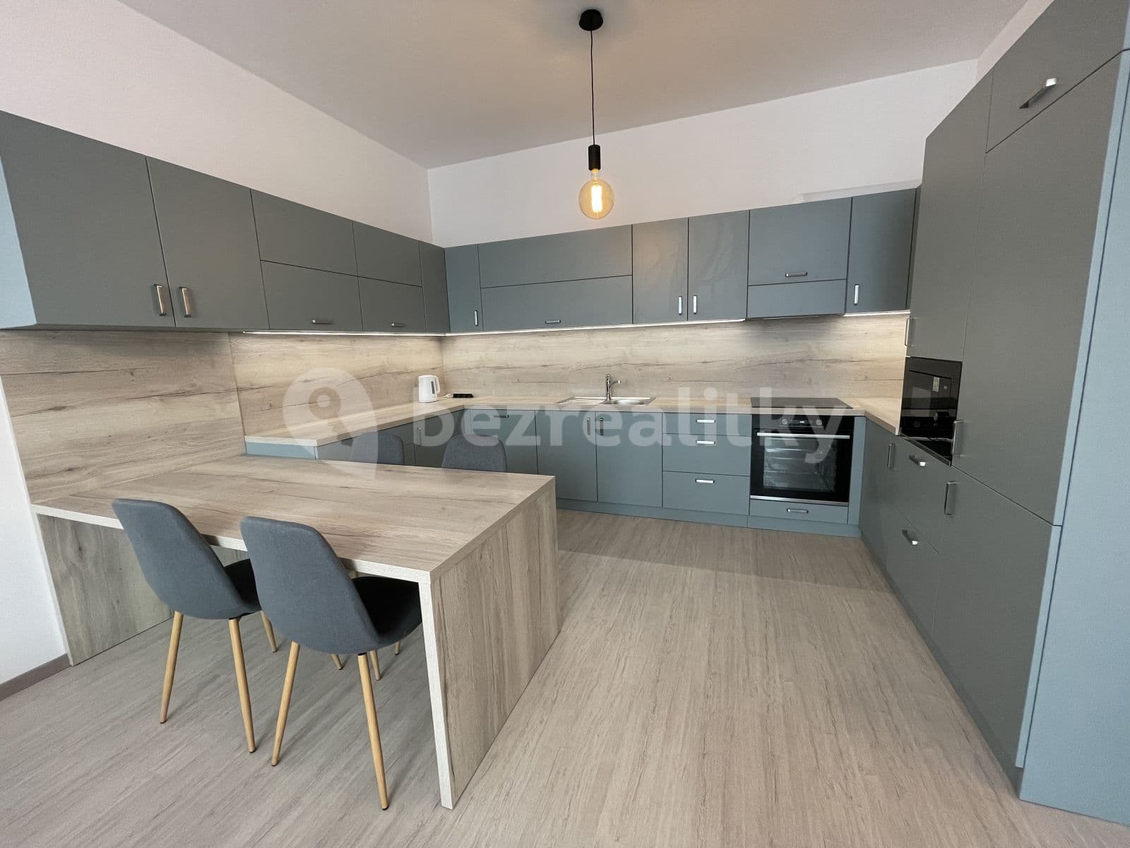 Pronájem bytu 2+1 62 m², Tomášikova, Ružinov, Bratislavský kraj Pronájem bytu 2+1 62 m², Tomášikova, Ružinov, Bratislavský kraj