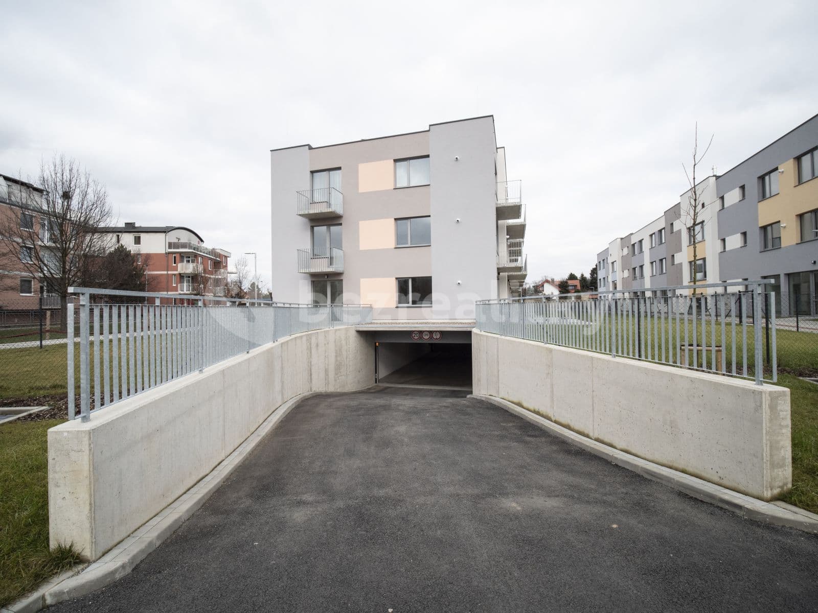Pronájem garáže 12 m², Formanská, Praha, Praha Pronájem garáže 12 m², Formanská, Praha, Praha