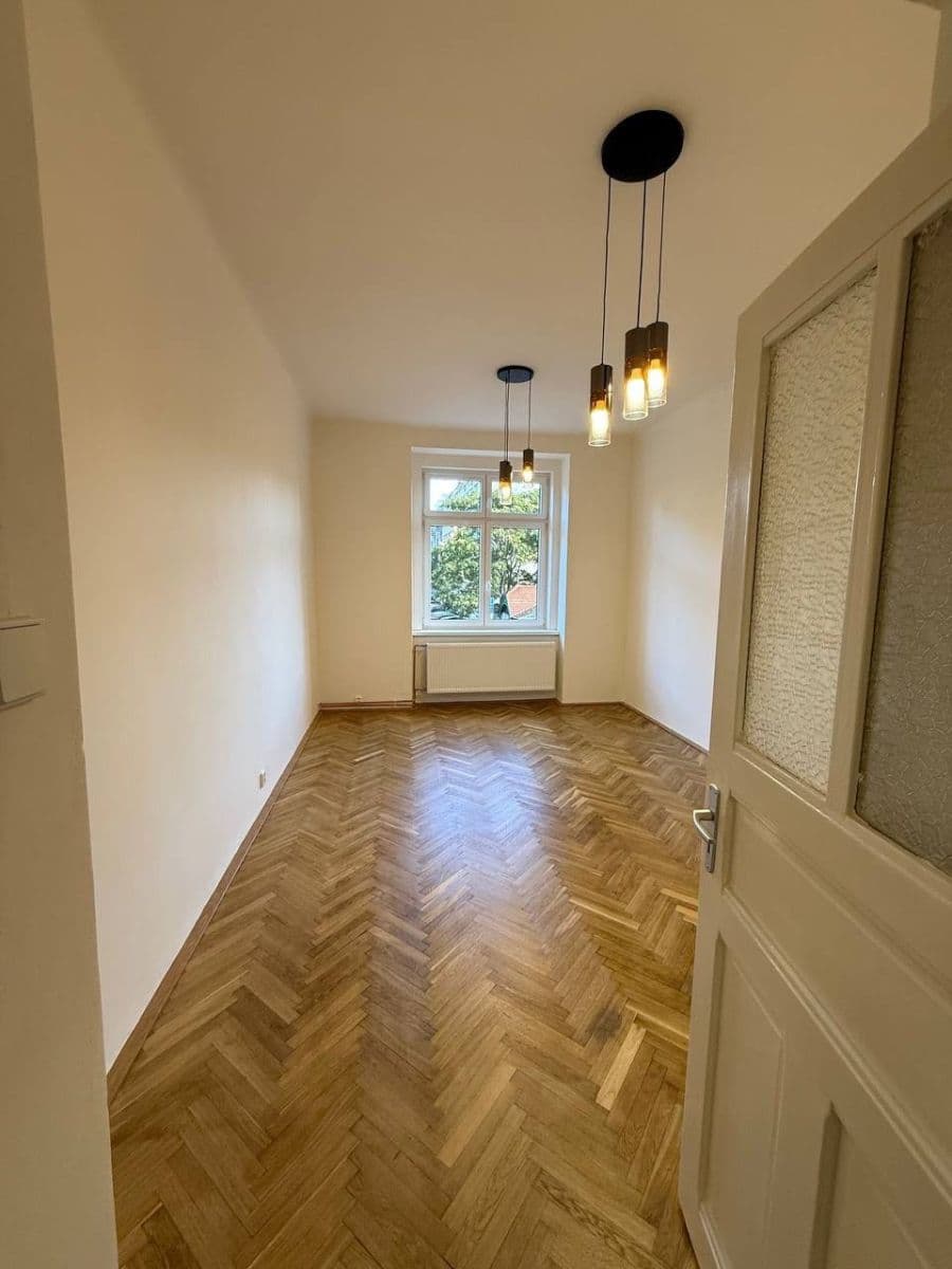 Pronájem bytu 2+kk 62 m², náměstí Dr. Václava Holého, Praha, Praha Pronájem bytu 2+kk 62 m², náměstí Dr. Václava Holého, Praha, Praha