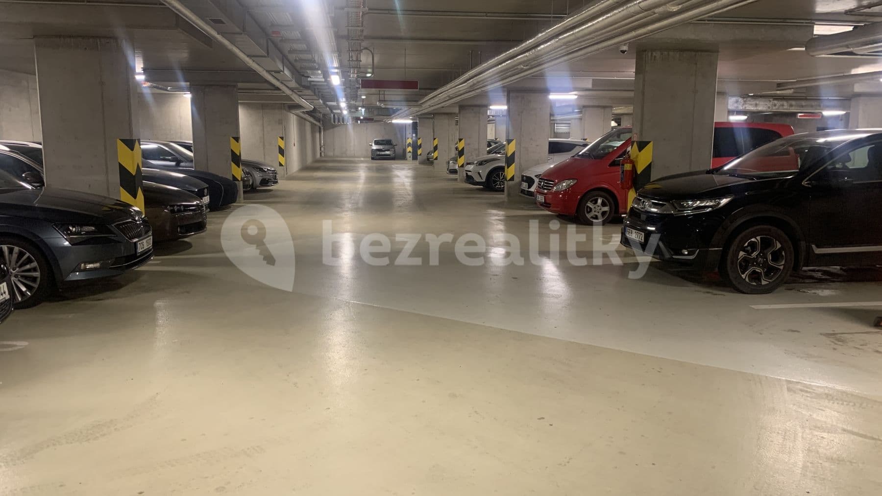 Pronájem garáže 16 m², Zvěřinova, Praha, Praha Pronájem garáže 16 m², Zvěřinova, Praha, Praha