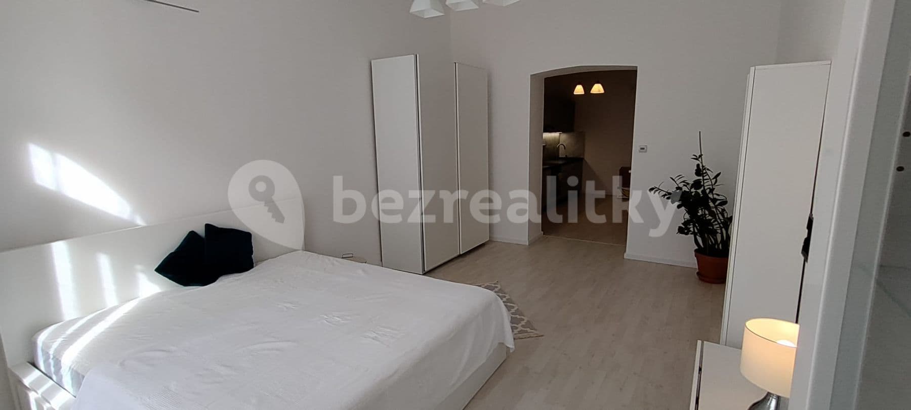 Pronájem bytu 1+1 40 m², Roháčova, Praha, Praha Pronájem bytu 1+1 40 m², Roháčova, Praha, Praha