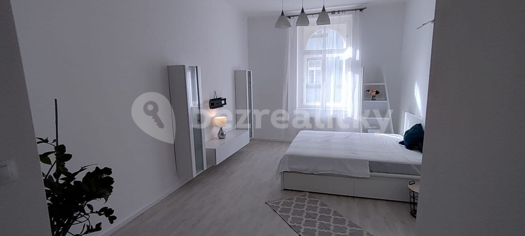 Pronájem bytu 1+1 40 m², Roháčova, Praha, Praha Pronájem bytu 1+1 40 m², Roháčova, Praha, Praha