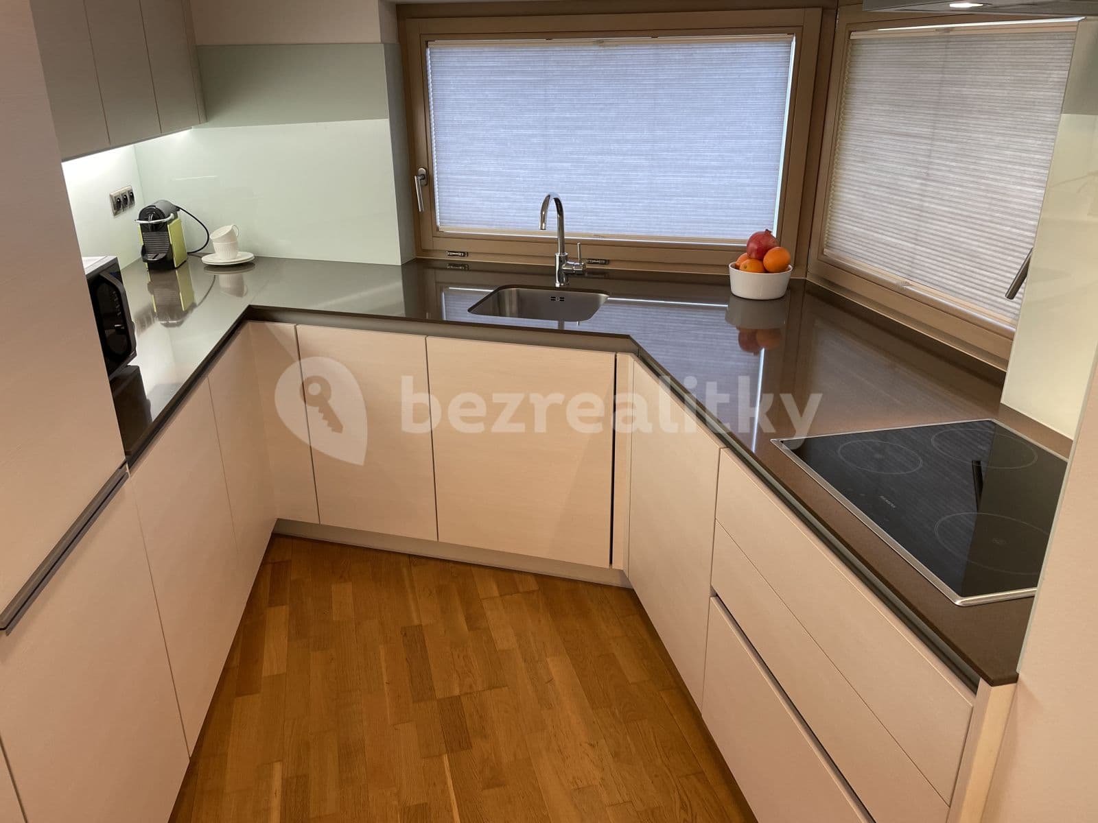 Pronájem bytu 3+kk 100 m², Jeseniova, Praha, Praha Pronájem bytu 3+kk 100 m², Jeseniova, Praha, Praha