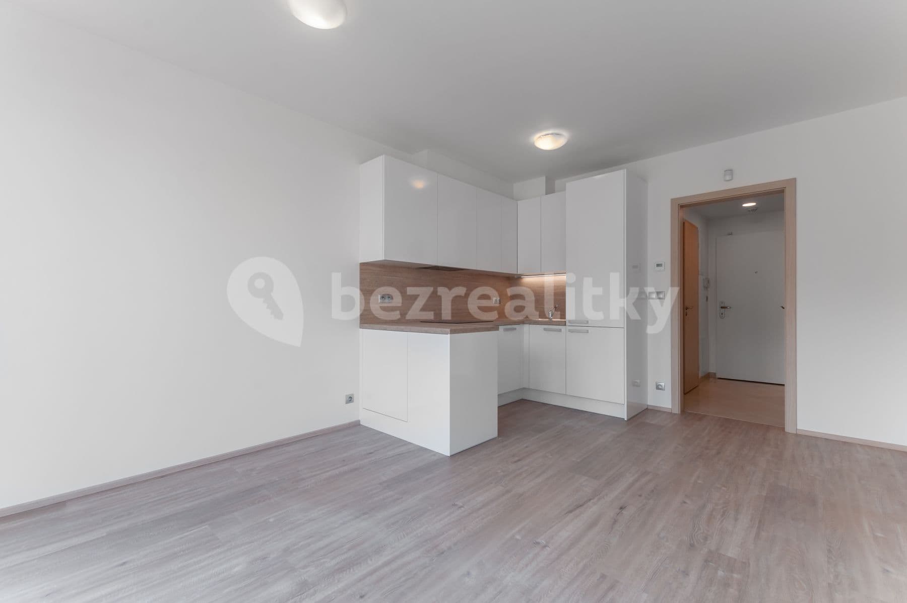 Pronájem bytu 1+kk 28 m², Bassova, Praha, Praha