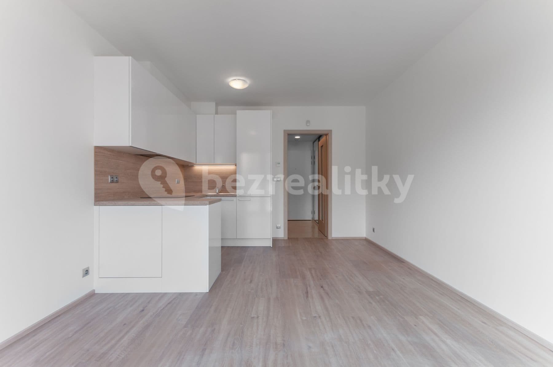 Pronájem bytu 1+kk 28 m², Bassova, Praha, Praha