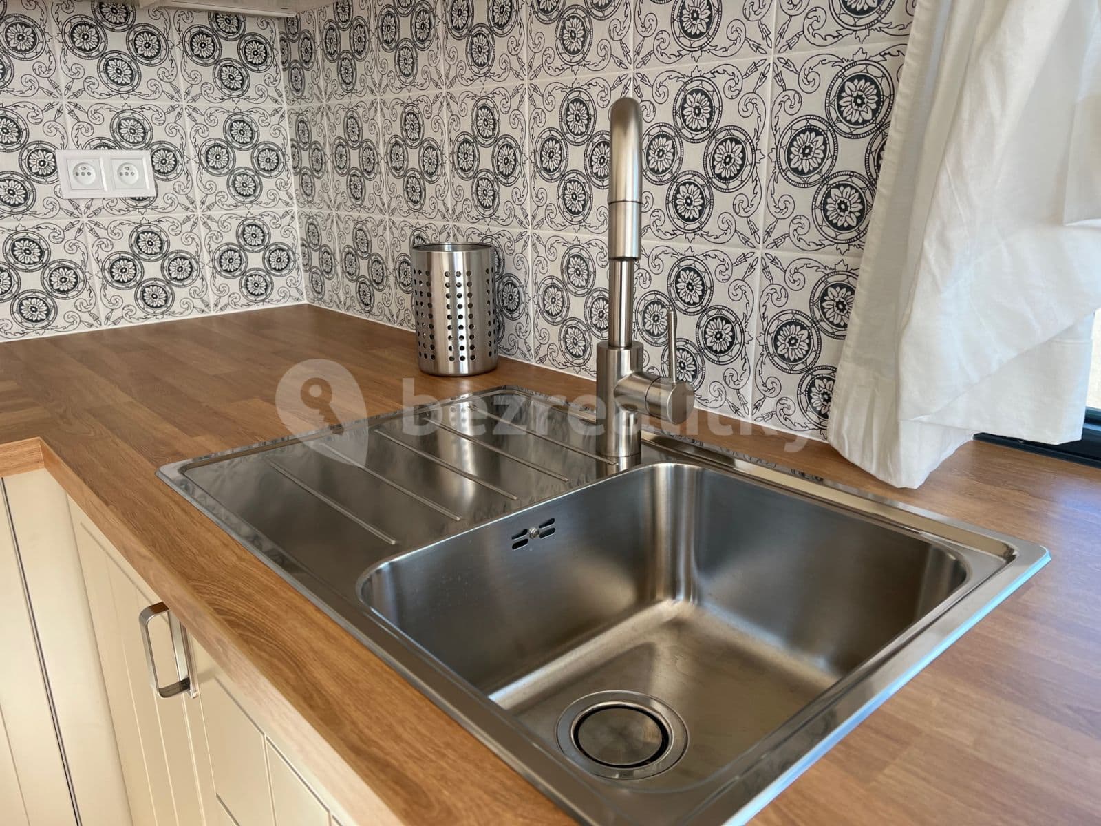 Pronájem bytu 2+kk 46 m², Žižkova, Horoměřice, Středočeský kraj Pronájem bytu 2+kk 46 m², Žižkova, Horoměřice, Středočeský kraj