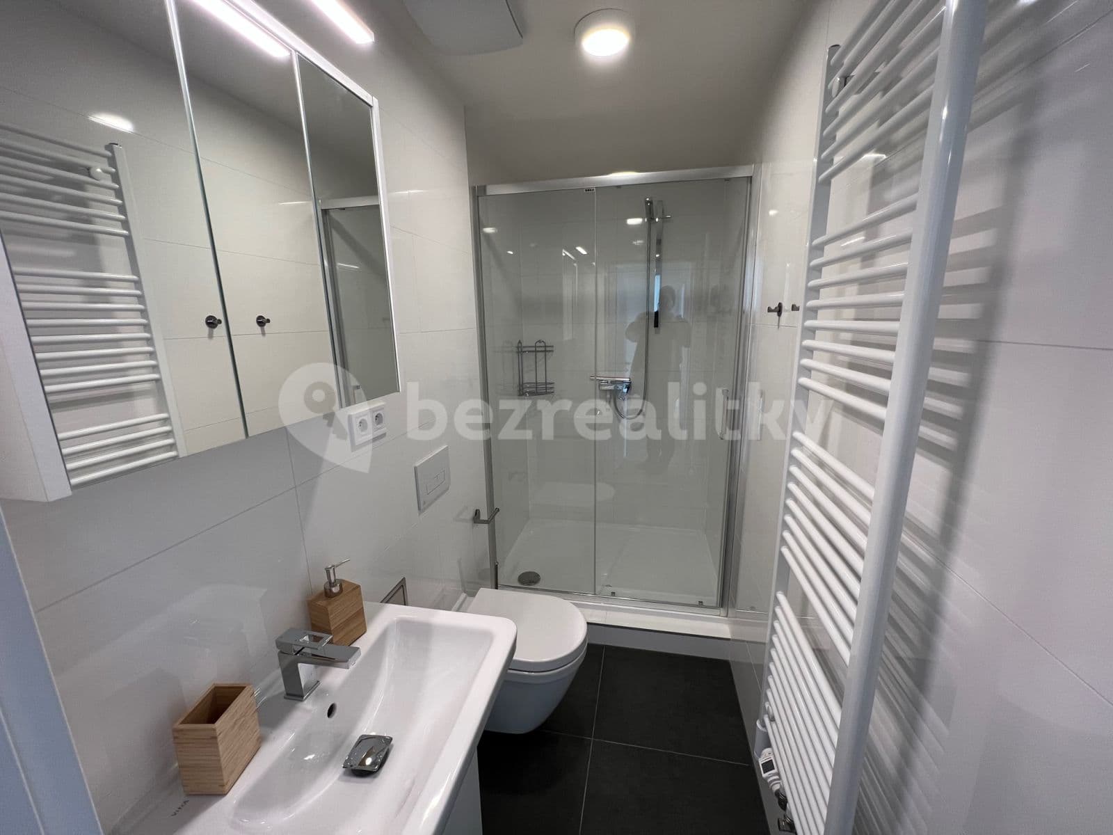 Pronájem bytu 2+kk 46 m², Žižkova, Horoměřice, Středočeský kraj Pronájem bytu 2+kk 46 m², Žižkova, Horoměřice, Středočeský kraj