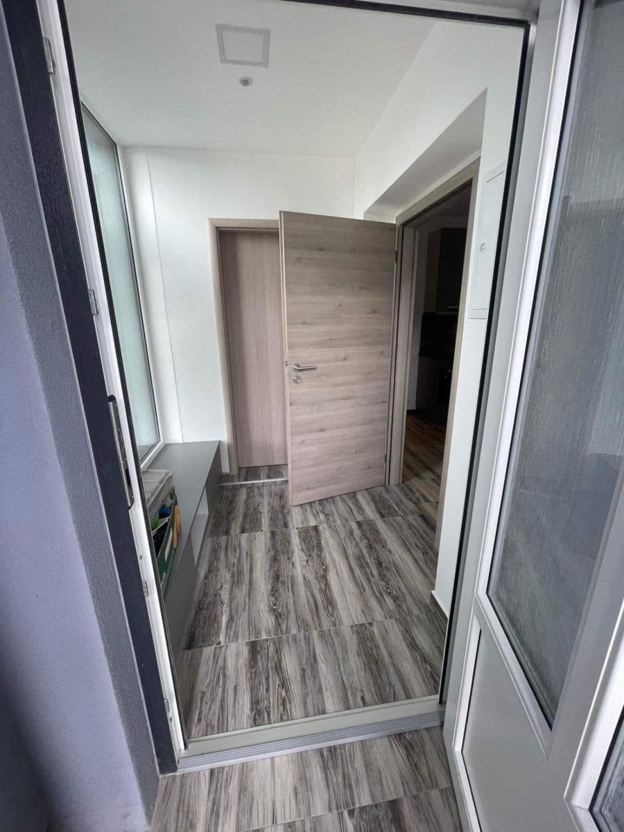 Pronájem bytu 1+kk 28 m², Netolická, Praha, Praha Pronájem bytu 1+kk 28 m², Netolická, Praha, Praha