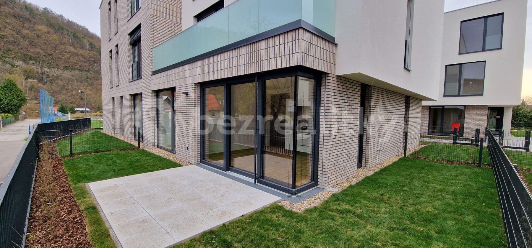 Pronájem bytu 2+kk 51 m², Ke Hřišti, Černošice, Středočeský kraj Pronájem bytu 2+kk 51 m², Ke Hřišti, Černošice, Středočeský kraj