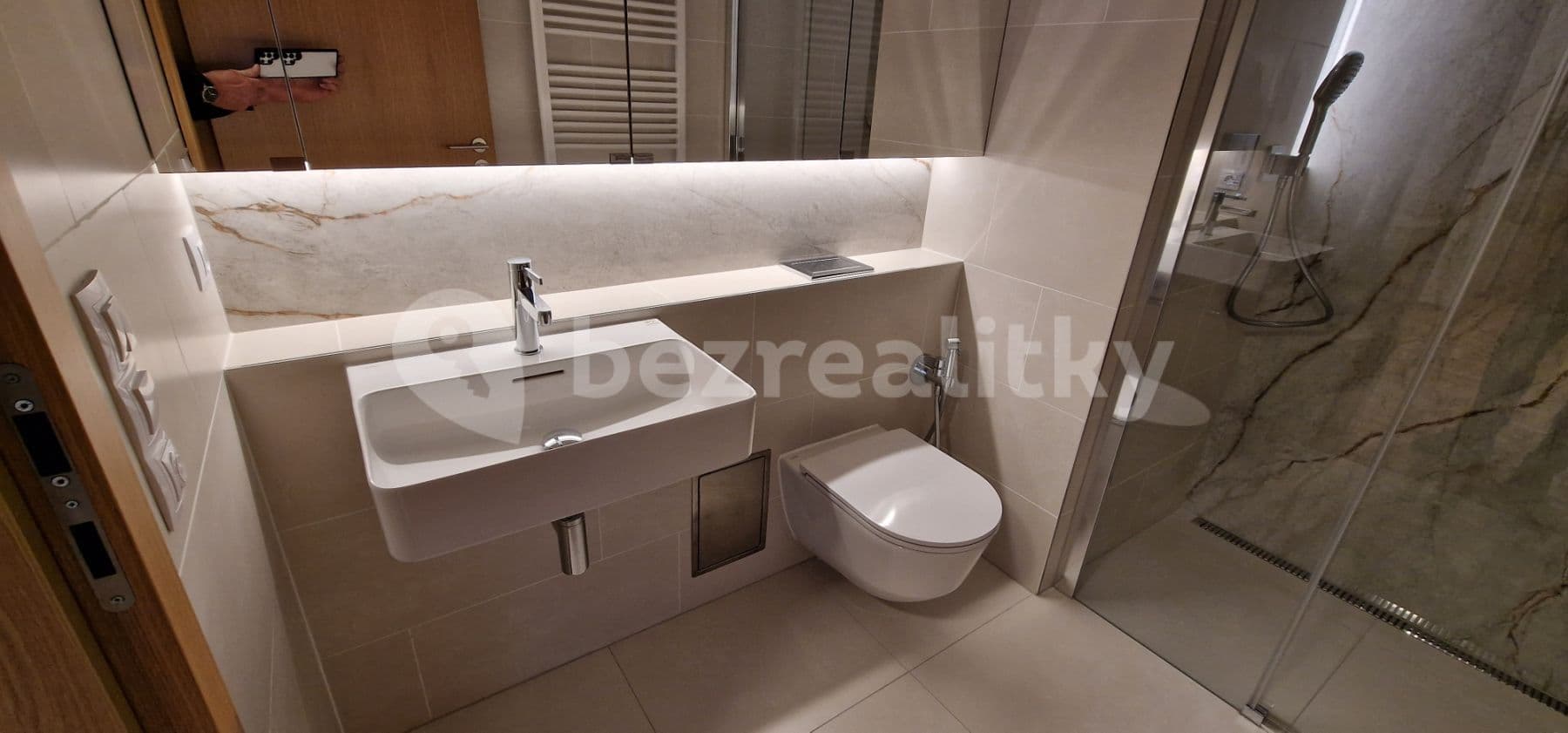 Pronájem bytu 2+kk 51 m², Ke Hřišti, Černošice, Středočeský kraj Pronájem bytu 2+kk 51 m², Ke Hřišti, Černošice, Středočeský kraj