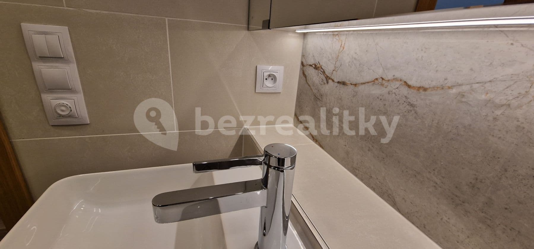 Pronájem bytu 2+kk 51 m², Ke Hřišti, Černošice, Středočeský kraj Pronájem bytu 2+kk 51 m², Ke Hřišti, Černošice, Středočeský kraj